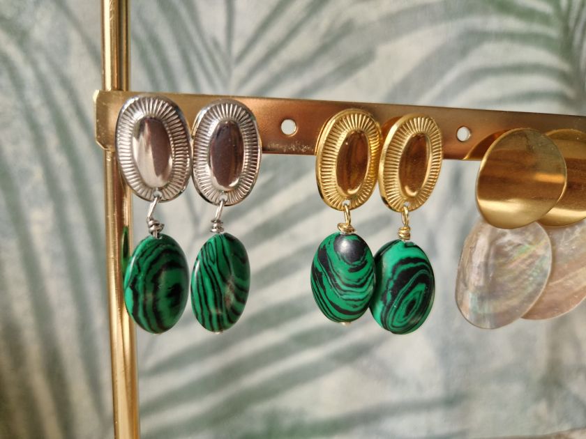 Boucles d'oreilles en malachite Ninon fait main en acier inoxydable disponible en couleur or ou argent
