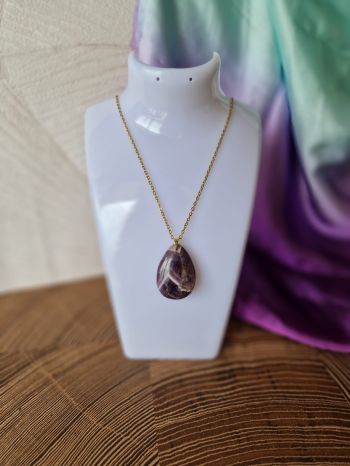 collier en acier inoxydable et pierre naturelle d'améthyste