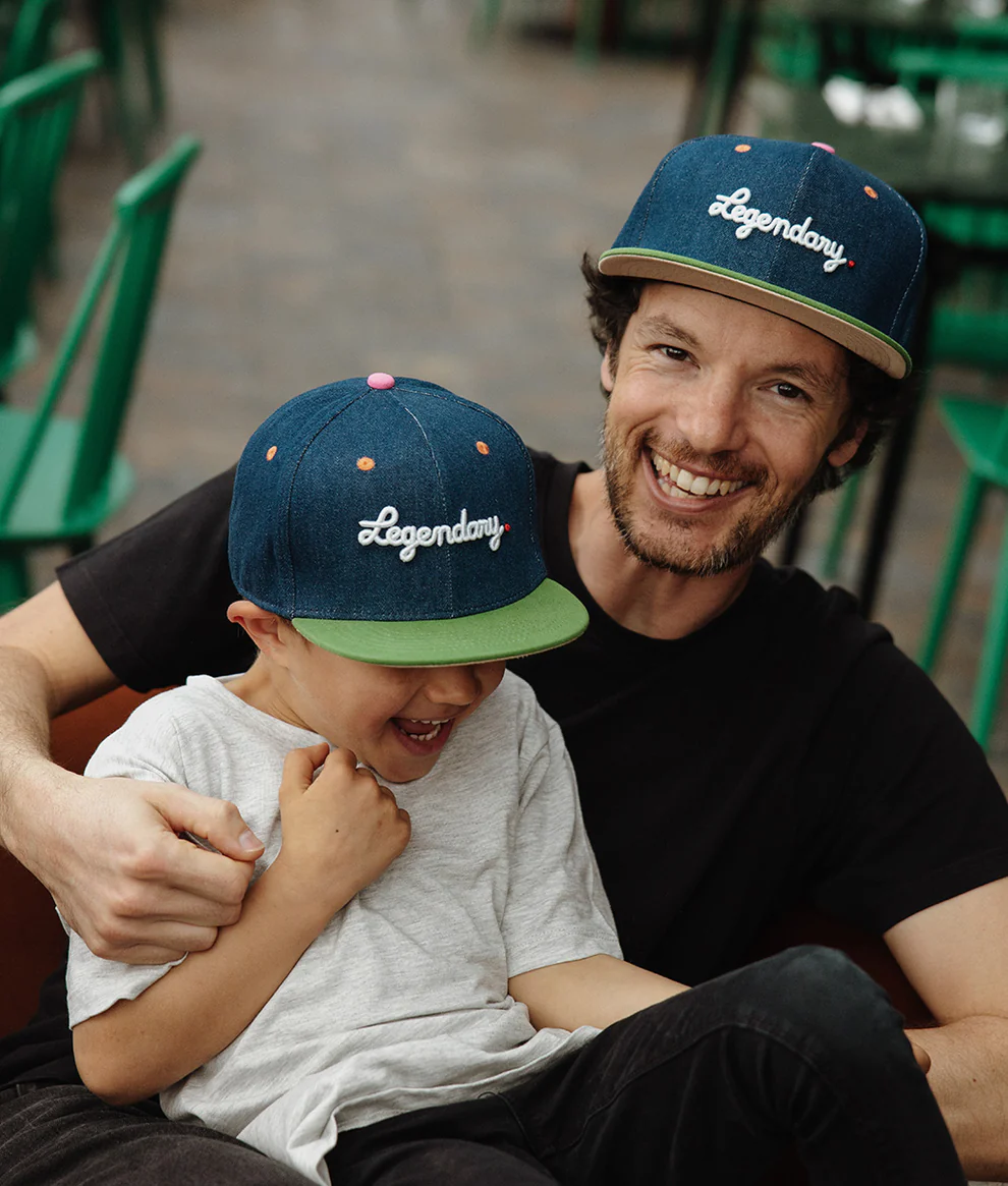 https://hello-hossy.com/products/casquette-adultes-enfants-bebes-tissu-jean-legendary-edition-limitee?_pos=4&_fid=c5a70d878&_ss=c
