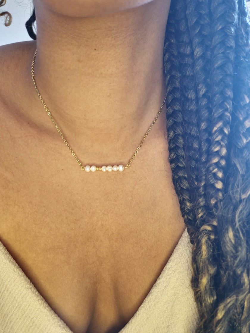 collier fait main conquis en acier inoxydable et perles de cultures naturelles pour un style minimaliste et classe