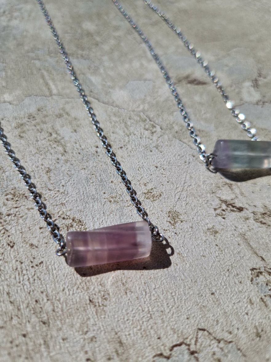 collier ras du coup fait main en acier inoxydable or ou argent et pierre naturelle de fluorite