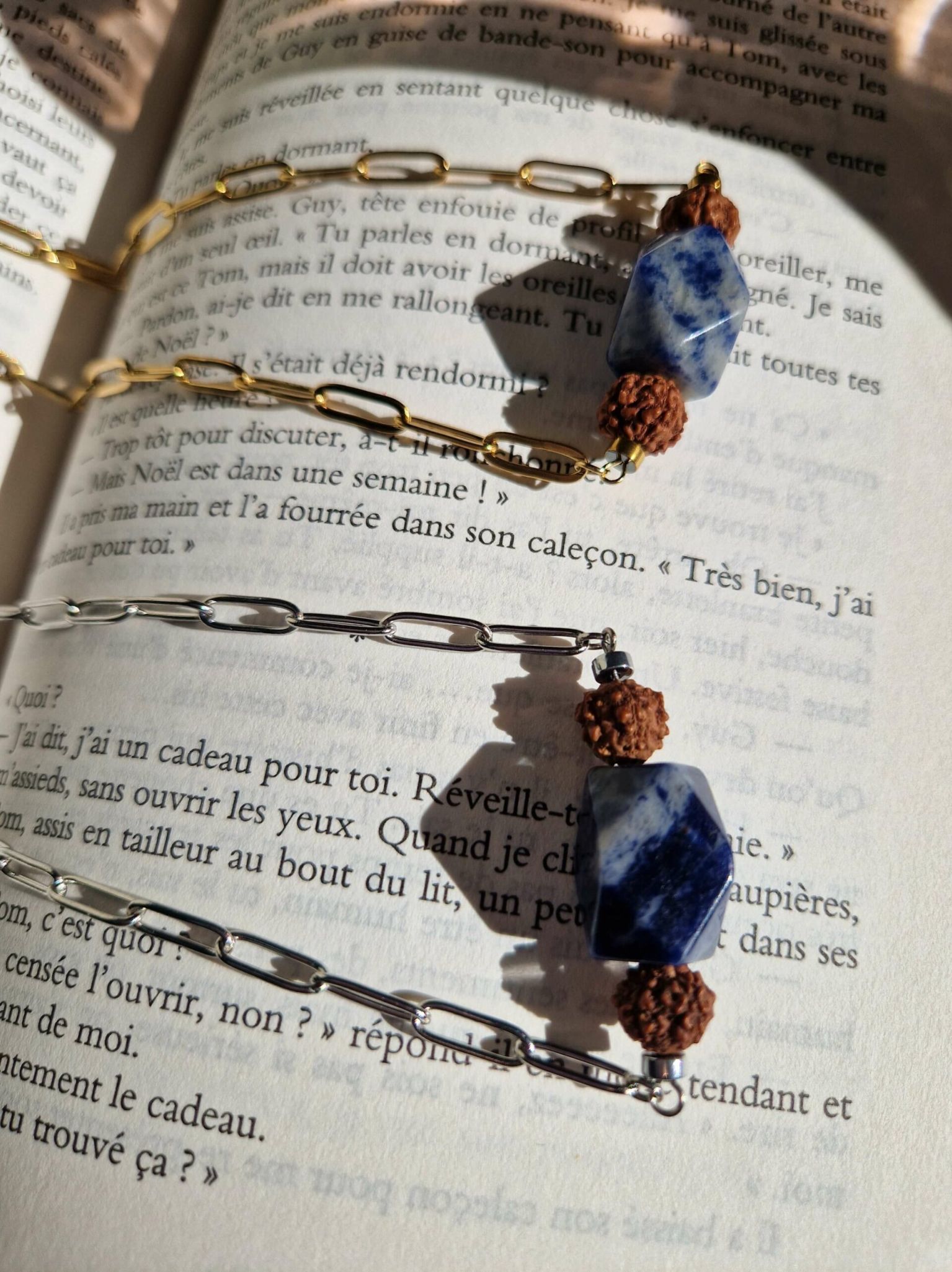 Collier fait main avec graines de rudraksha, sodalite et acier inoxydable