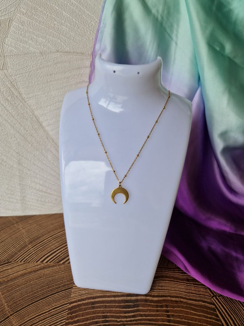 Collier Sélène chaine boule en acier inoxydable et croissant de lune