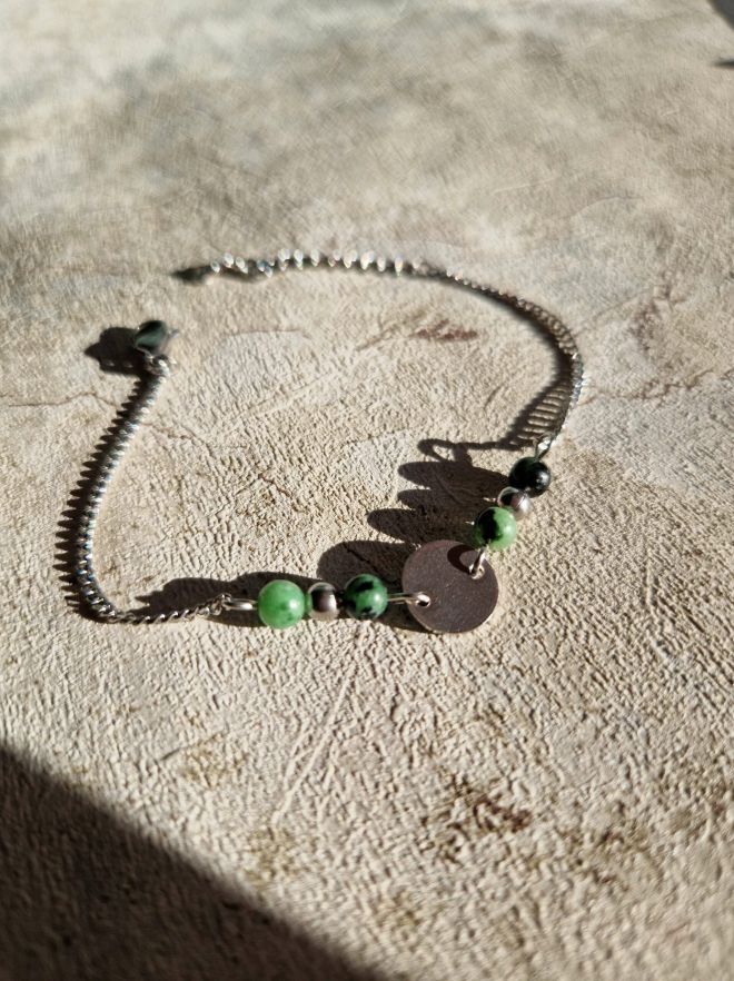 Bracelet en pierres naturelles , acier inoxydable finition or ou argent