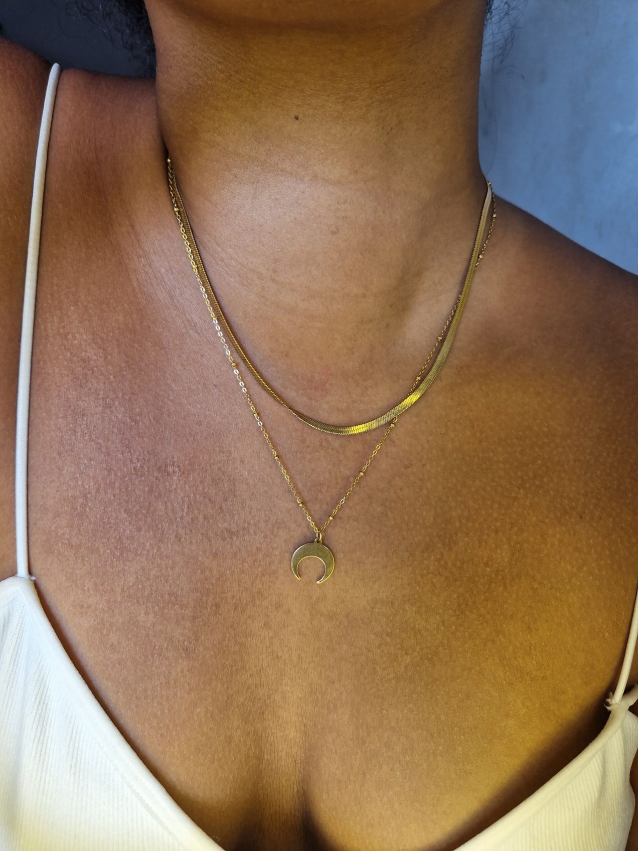Collier Sélène chaine boule en acier inoxydable et croissant de lune