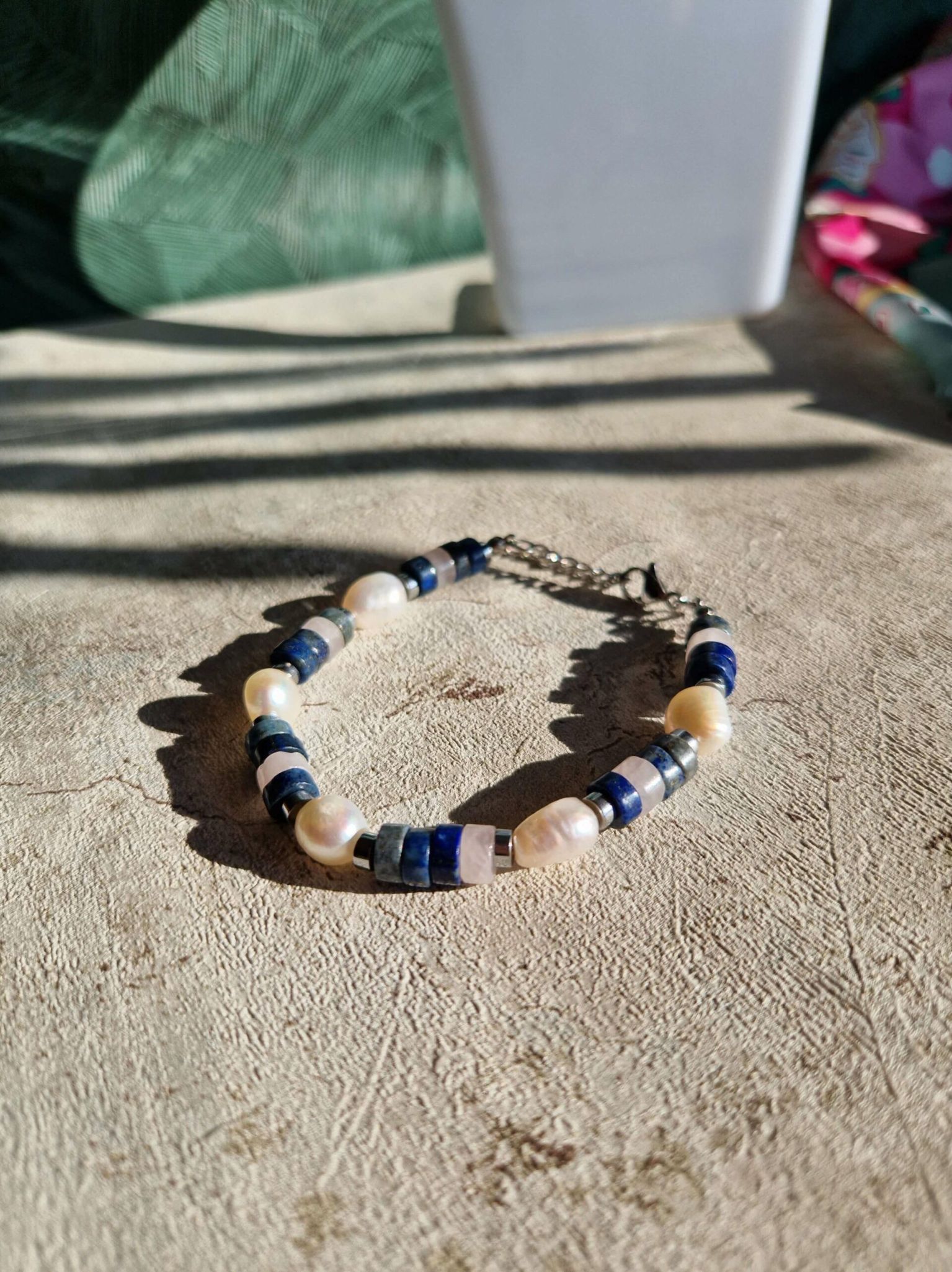 Bracelet en pierres naturelles , acier inoxydable finition or ou argent