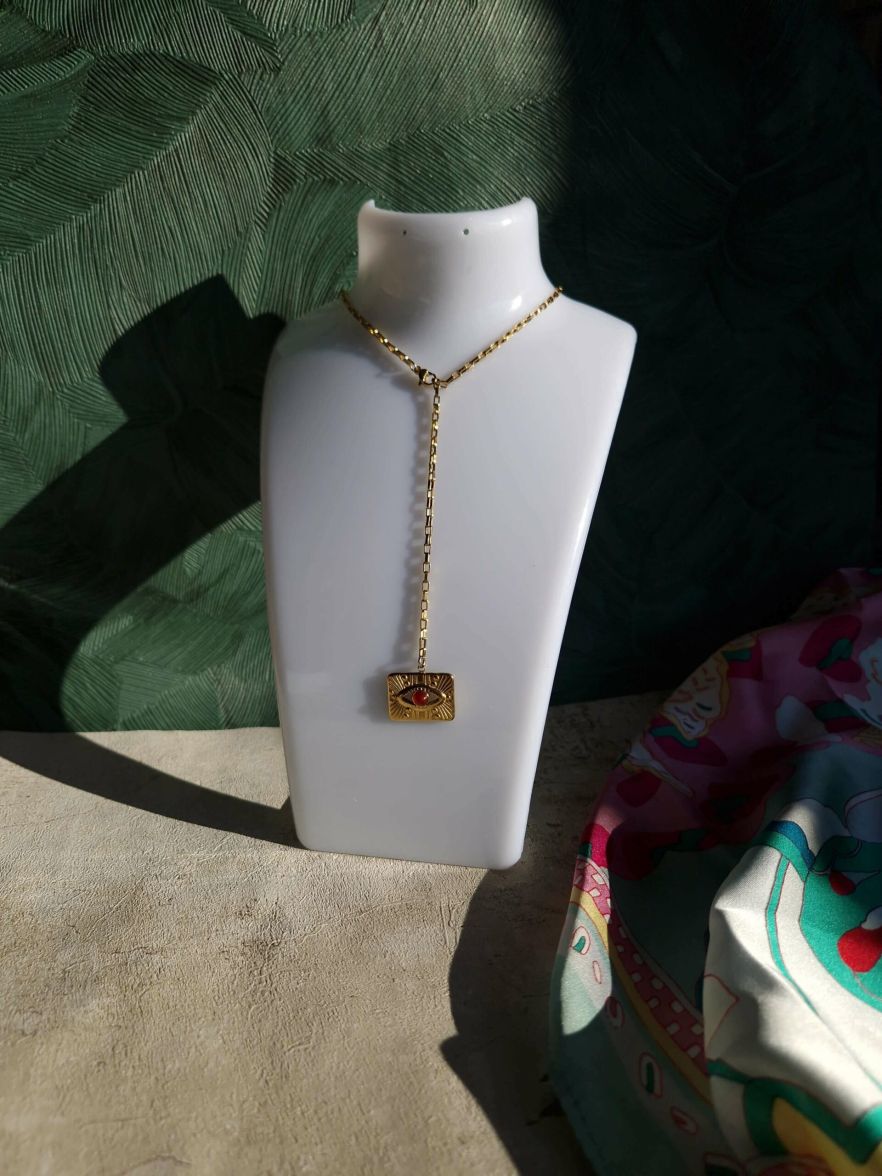 Collier en acier inoxydable couleur or, et pierres naturelles semi-précieuses, agate rouge