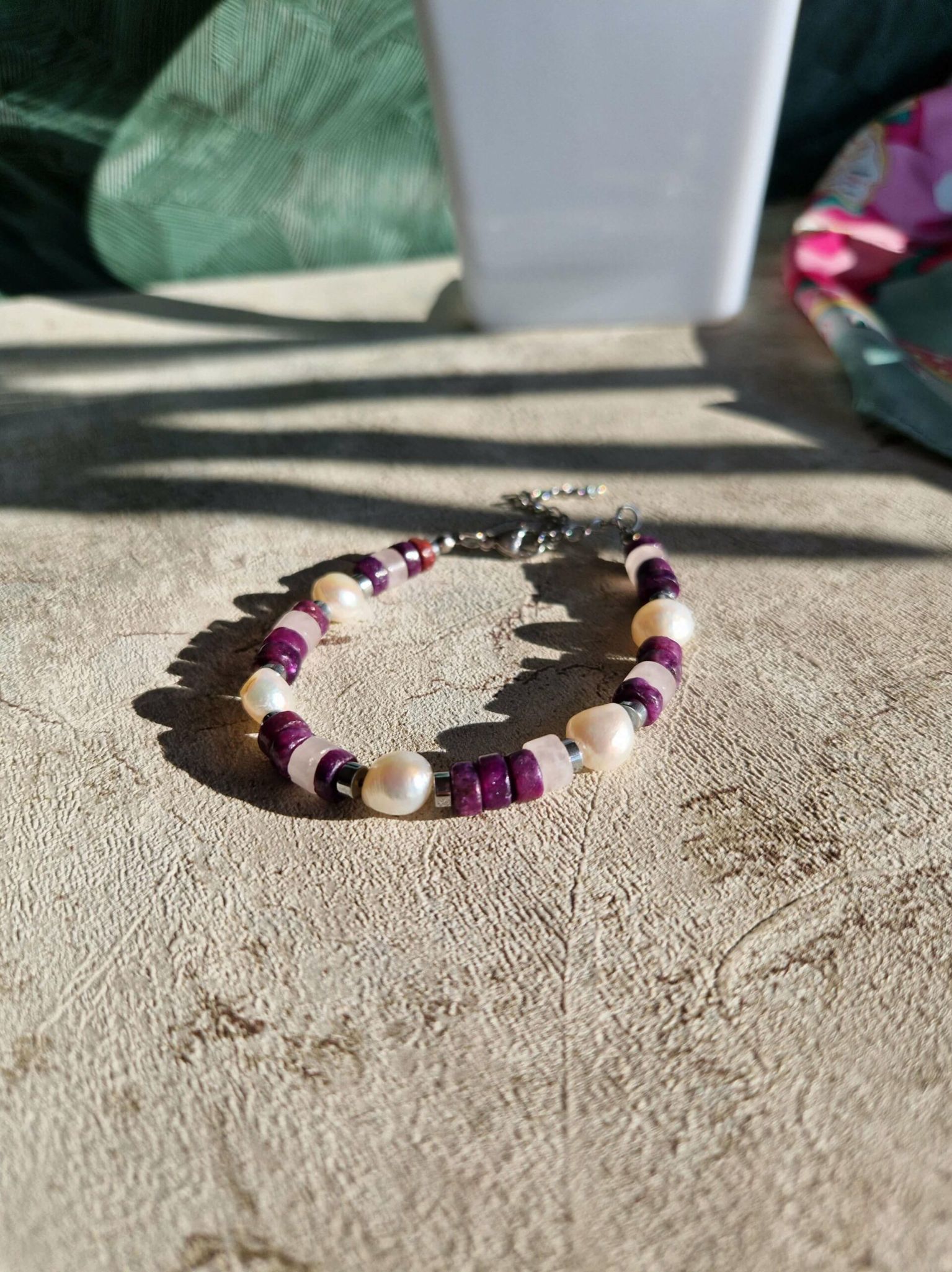 Bracelet en pierres naturelles , acier inoxydable finition or ou argent