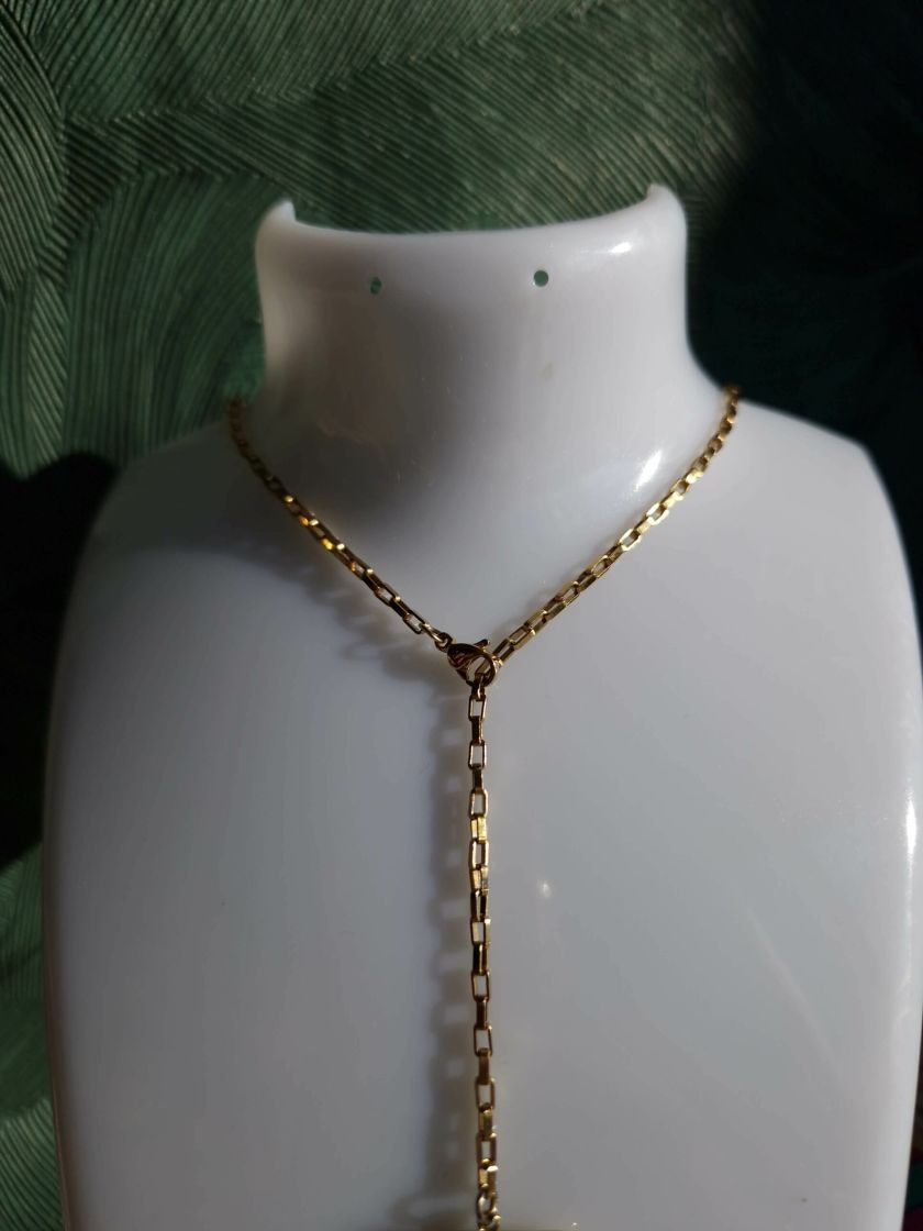 Collier en acier inoxydable couleur or, et pierres naturelles semi-précieuses, agate rouge