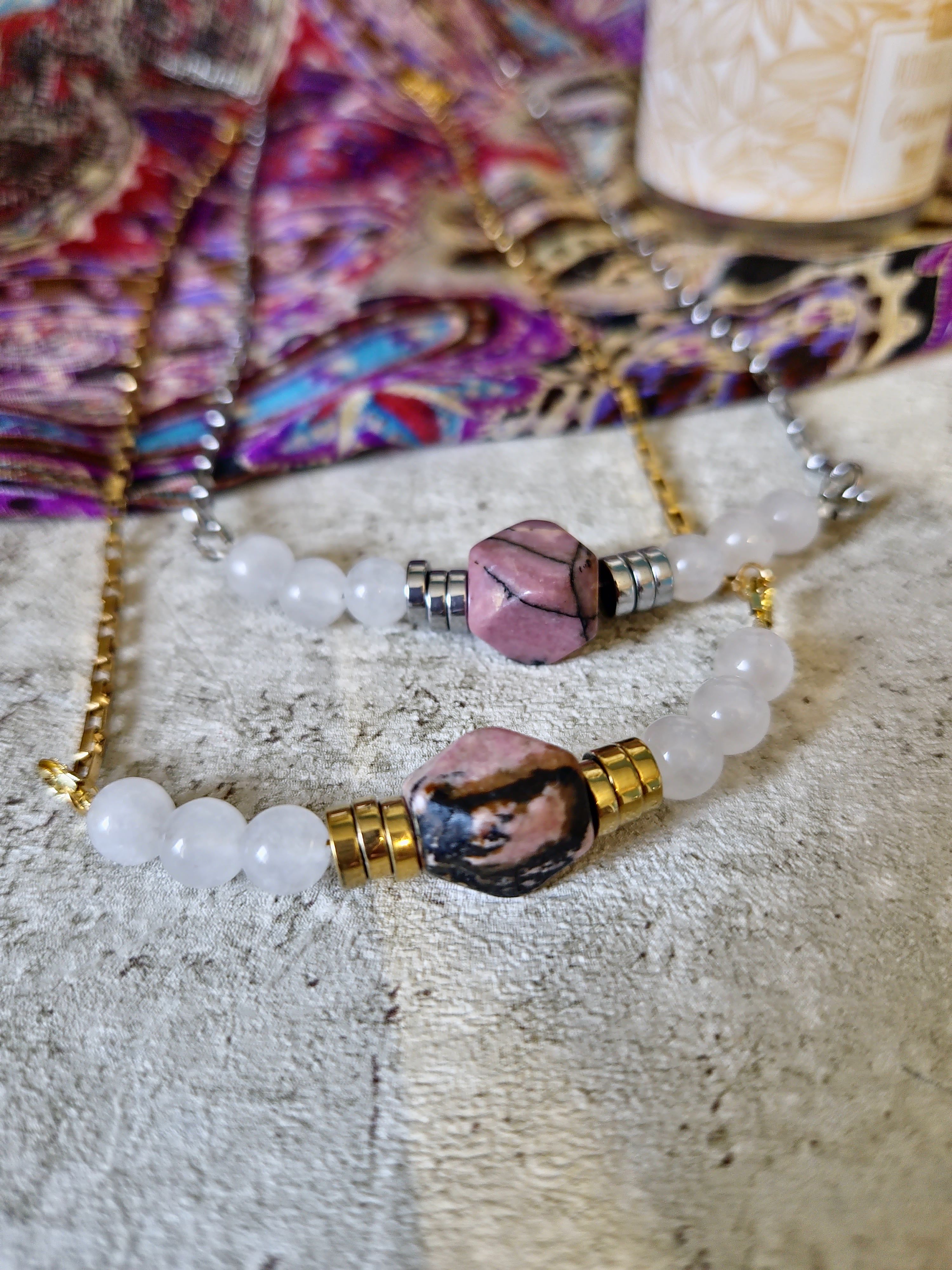 collier ras du coup fait main en acier inoxydable or ou argent et pierre naturelle de jade blanc et rhodonite