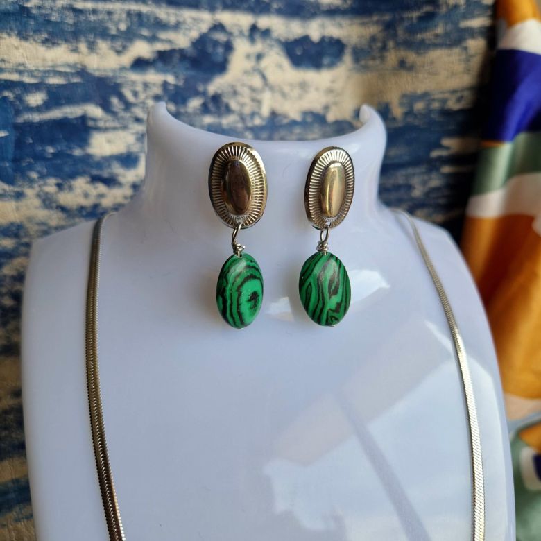 Boucles d'oreilles en malachite Ninon fait main en acier inoxydable disponible en couleur or ou argent