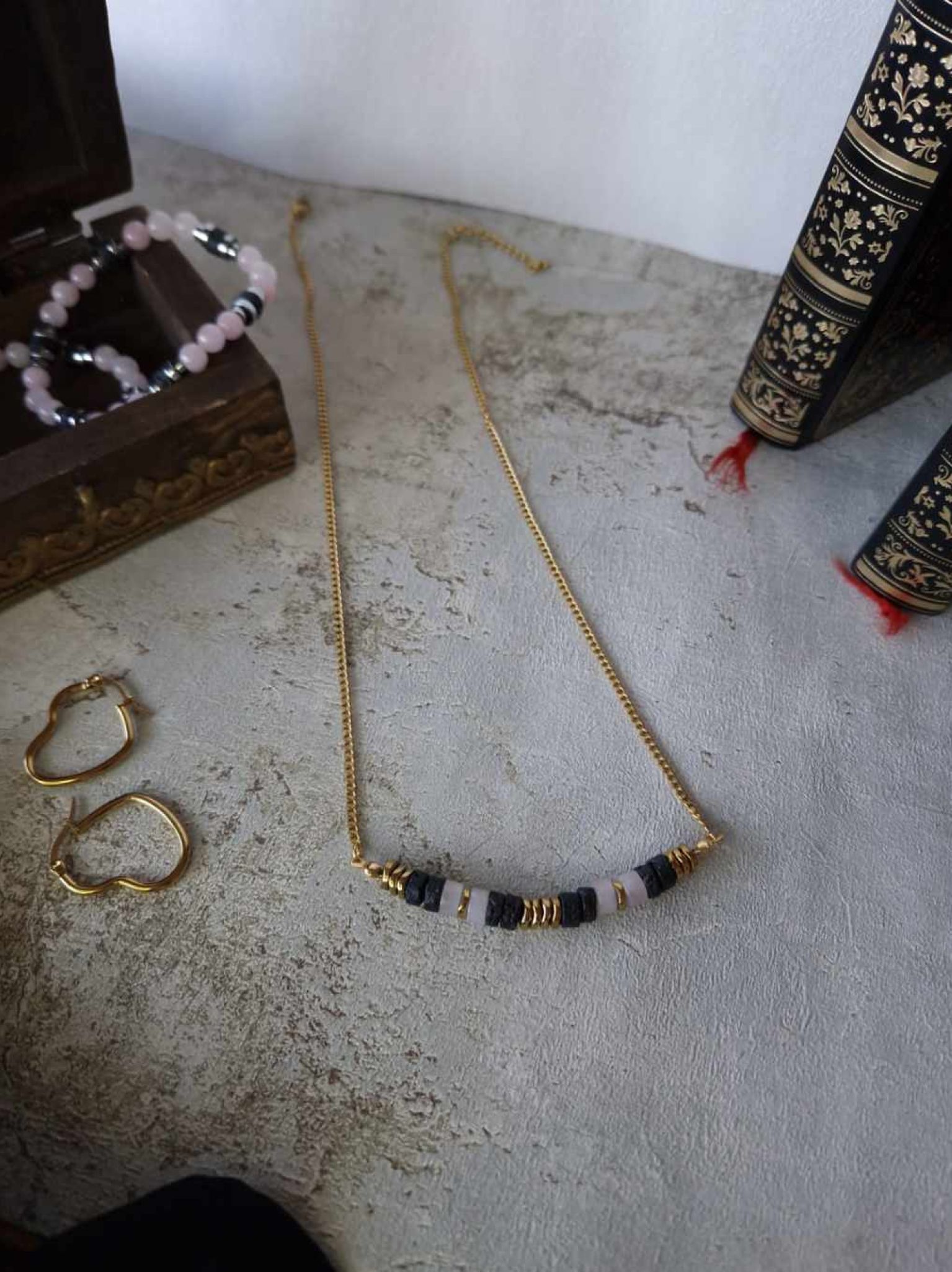 Collier fait main patricia en acier inoxydable pierre de lave, quartz rose et hematite