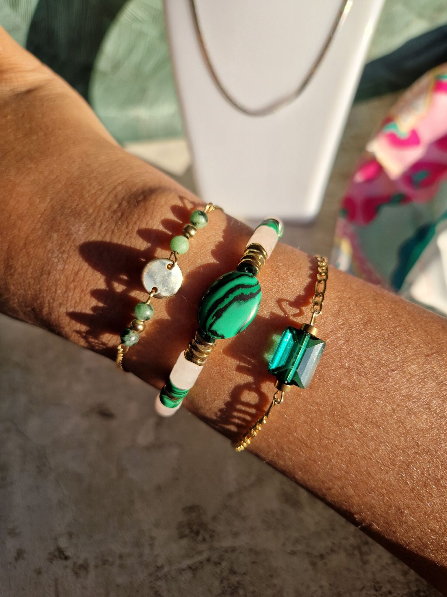 Bracelet en pierres naturelles , acier inoxydable finition or ou argent