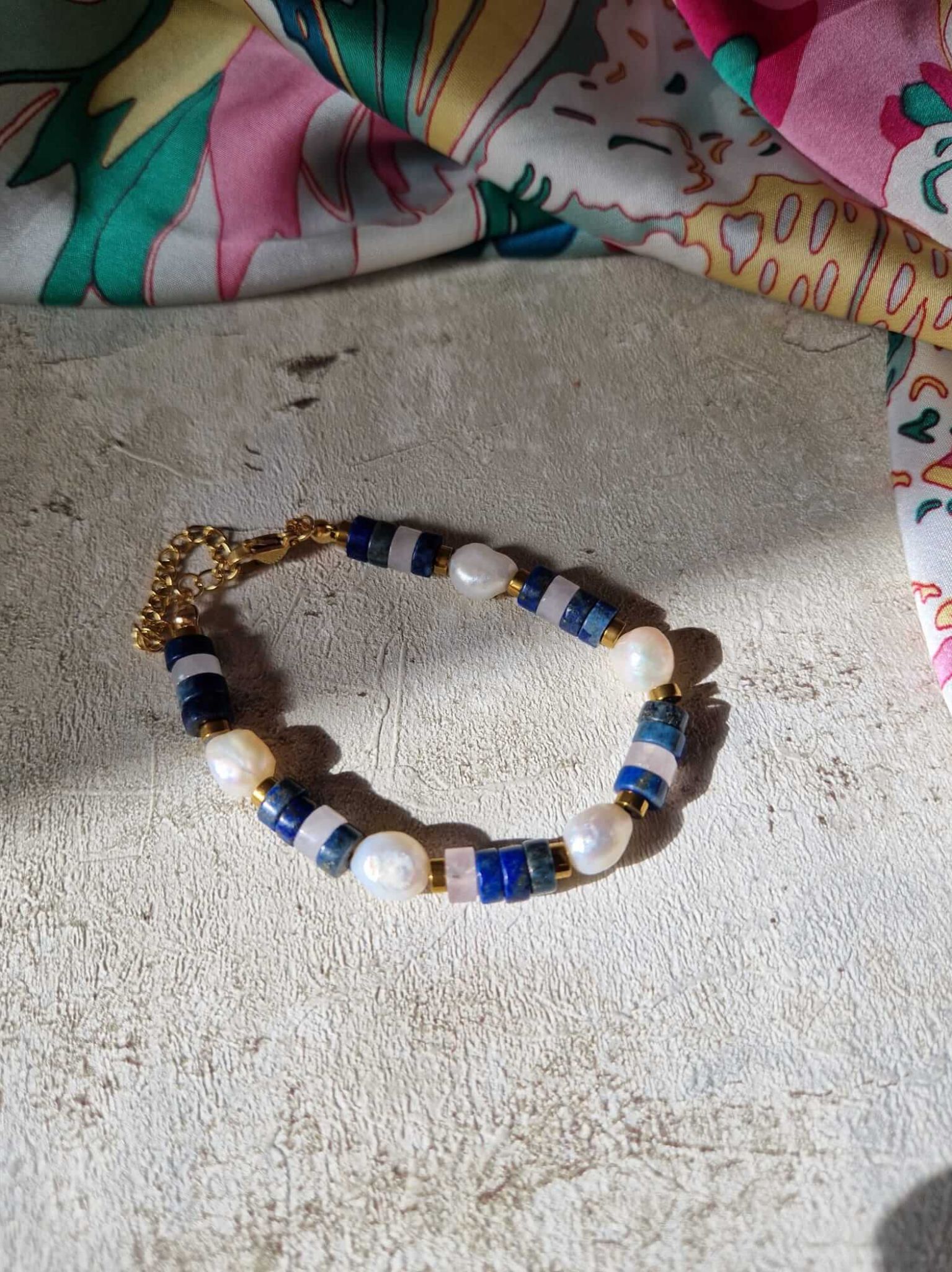 Bracelet en pierres naturelles , acier inoxydable finition or ou argent