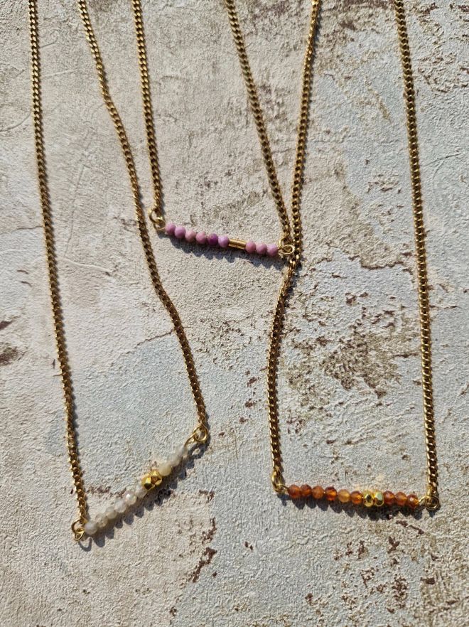 collier fait main conquête en acier inoxydable et pierres naturelle pour un style minimaliste et classe