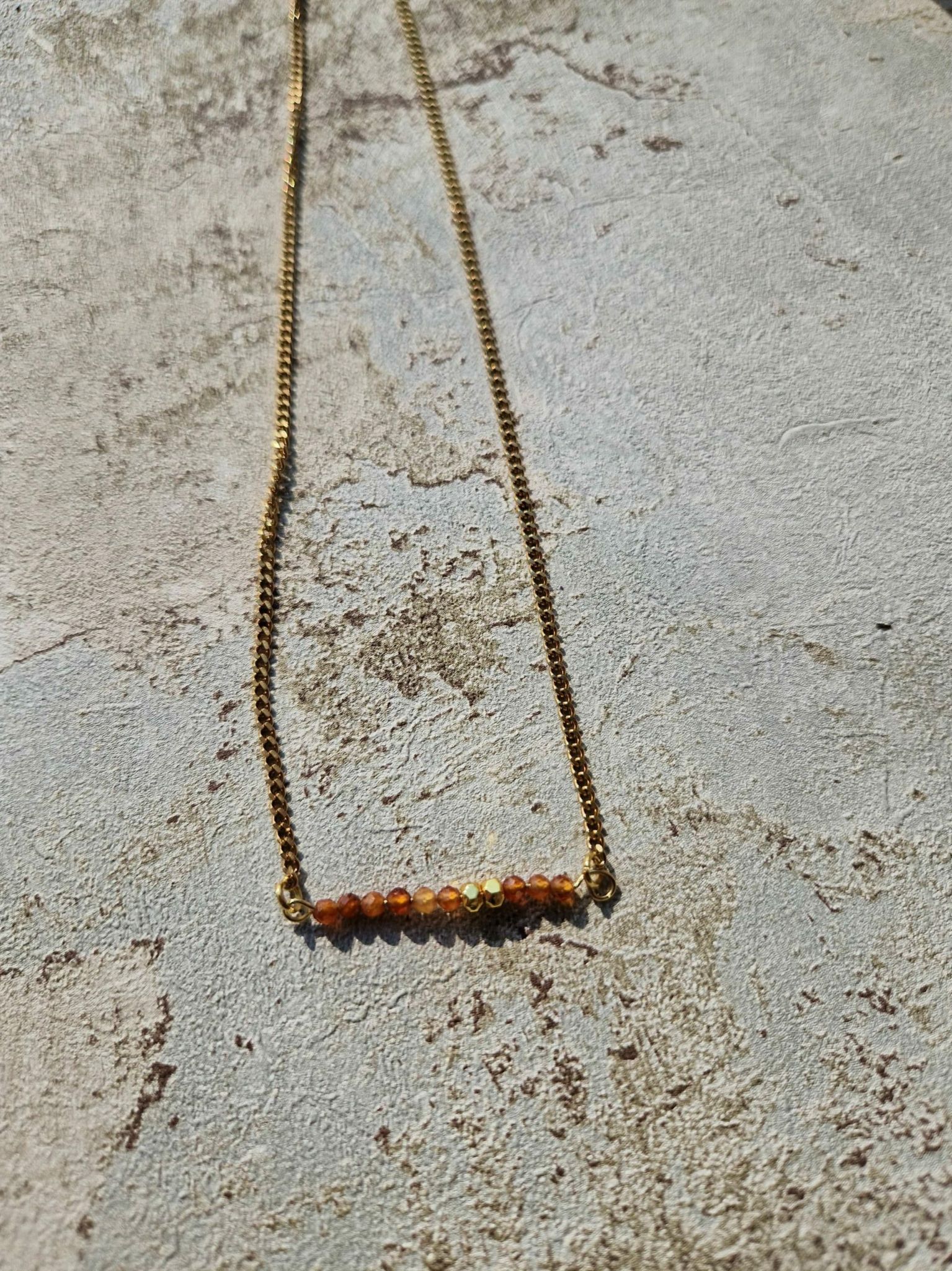 collier fait main conquête en acier inoxydable et pierres naturelle pour un style minimaliste et classe