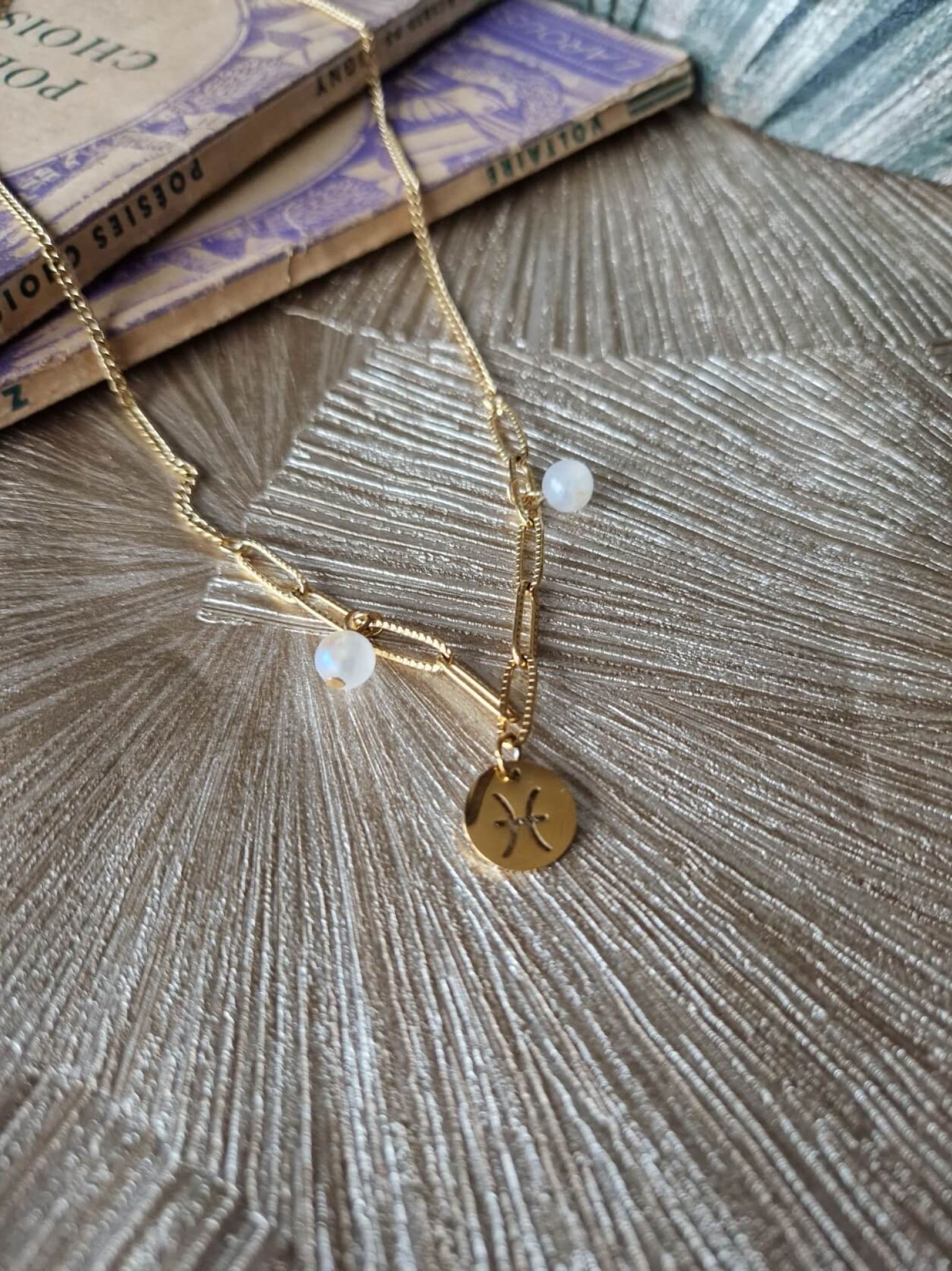 Bijou astrologique en acier inoxydable et pierres naturelles pierre de lune