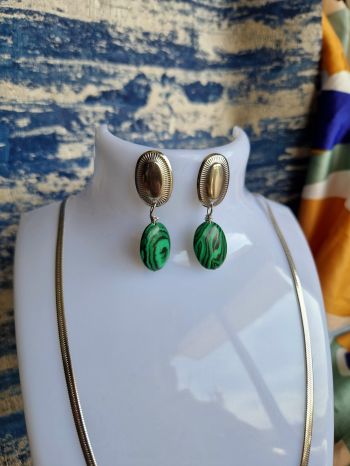 Boucles d'oreilles en malachite Ninon fait main en acier inoxydable disponible en couleur or ou argent
