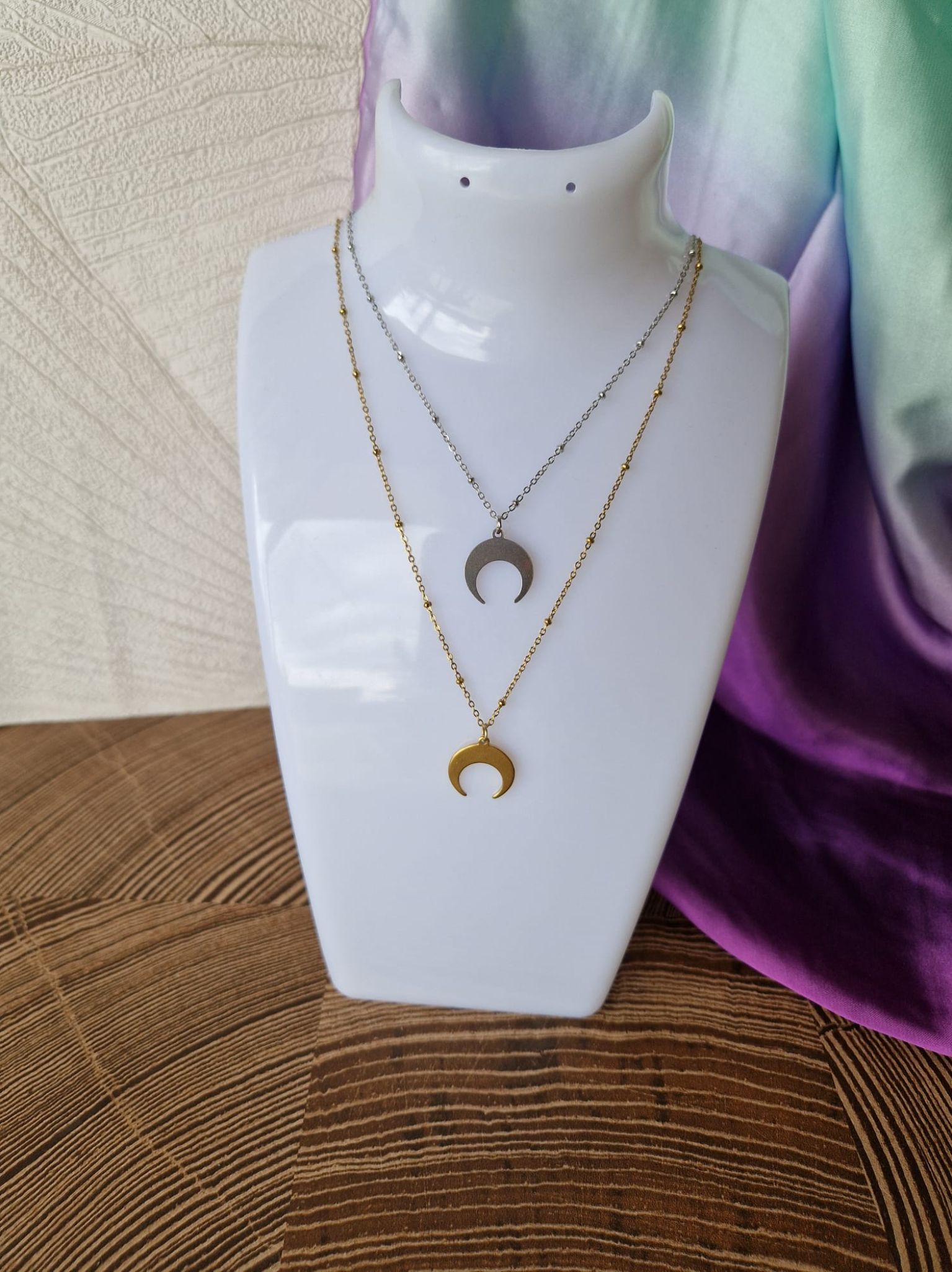 Collier Sélène chaine boule en acier inoxydable et croissant de lune