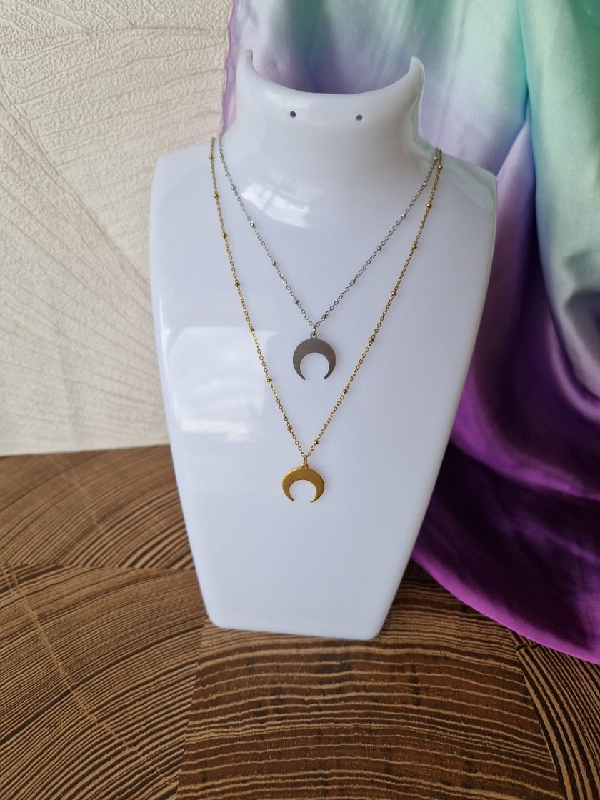 Collier Sélène chaine boule en acier inoxydable et croissant de lune