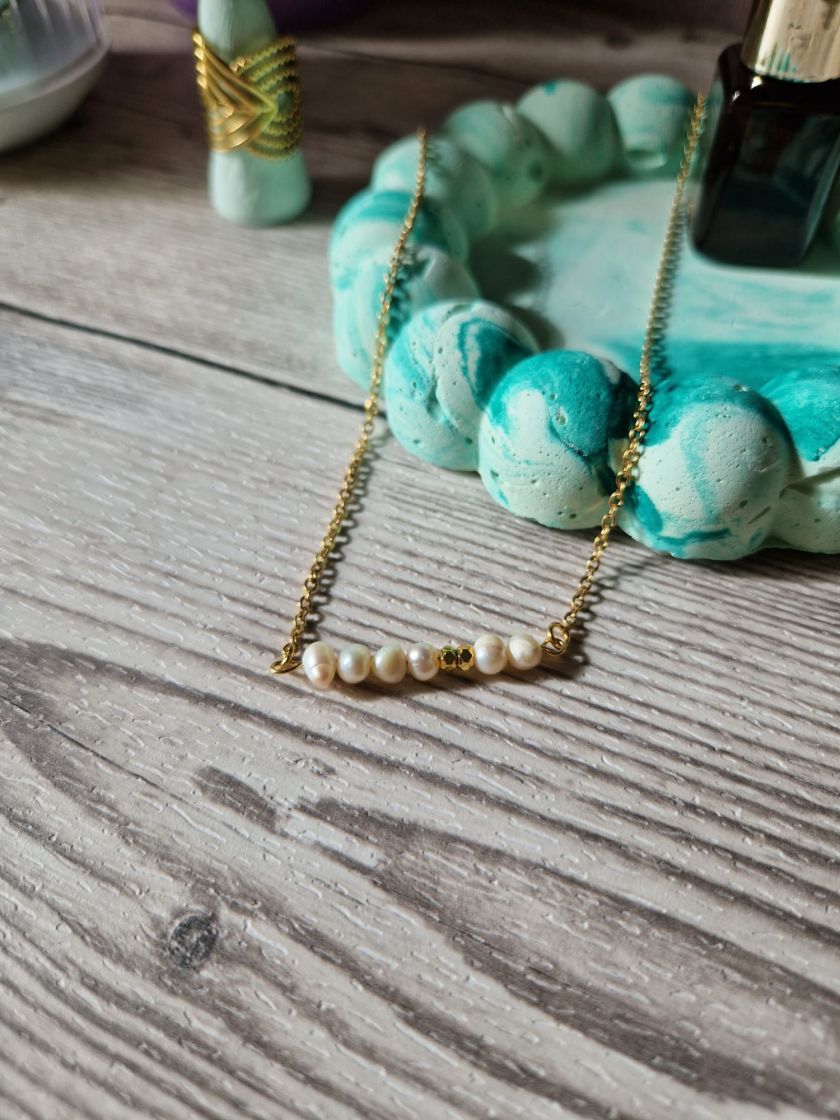 collier fait main conquis en acier inoxydable et perles de cultures naturelle pour un style minimaliste et classe